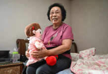 Búp bê AI và robot trò chuyện: Bài toán công nghệ xoa dịu nỗi cô đơn tuổi già